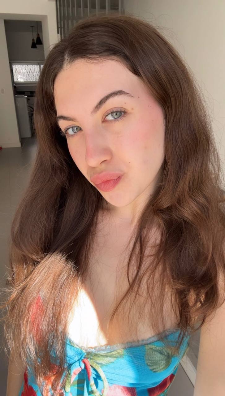 Nude girl Amber in Caracas