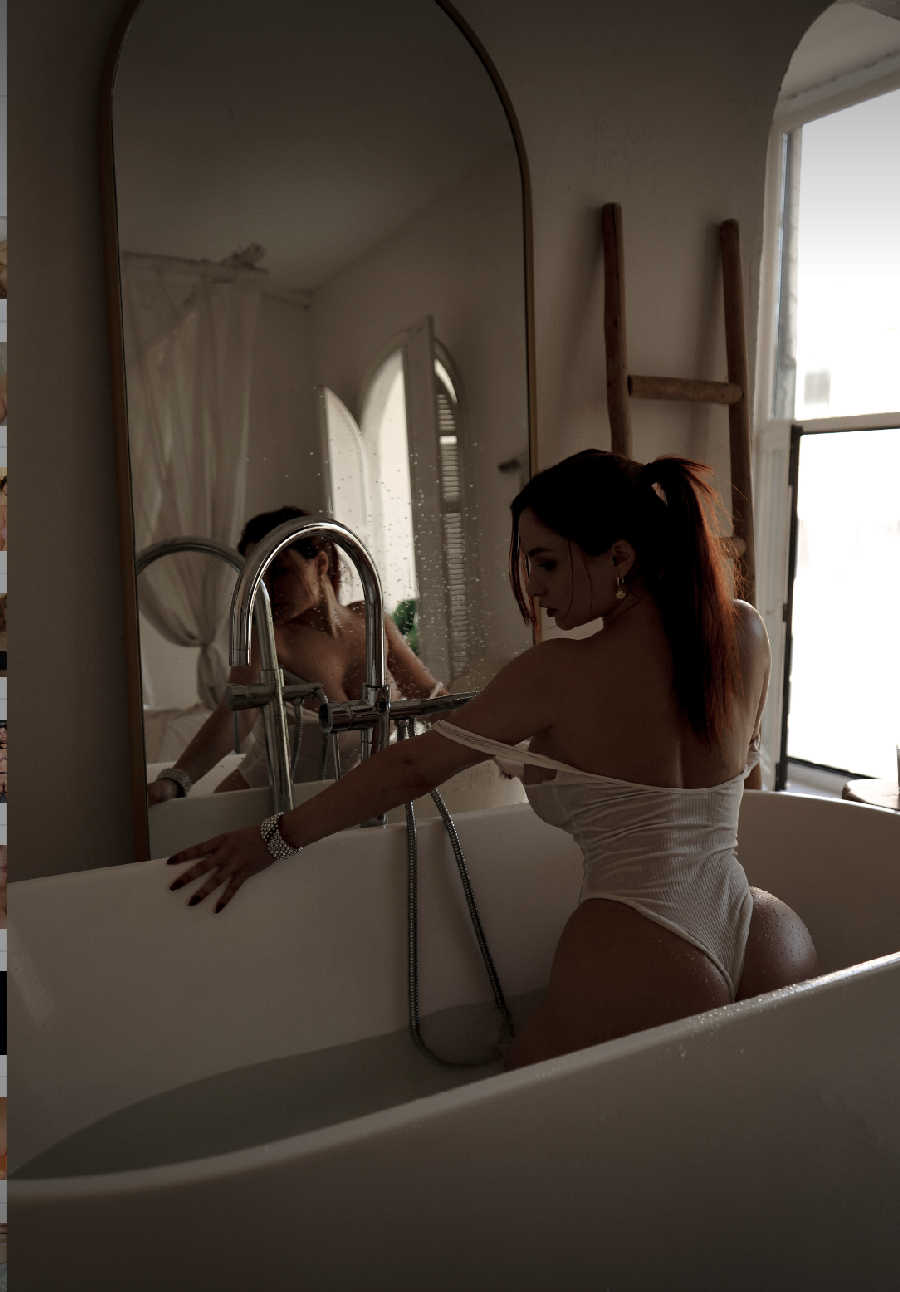 A playful frame from Miranda Faith nude — online in Caracas