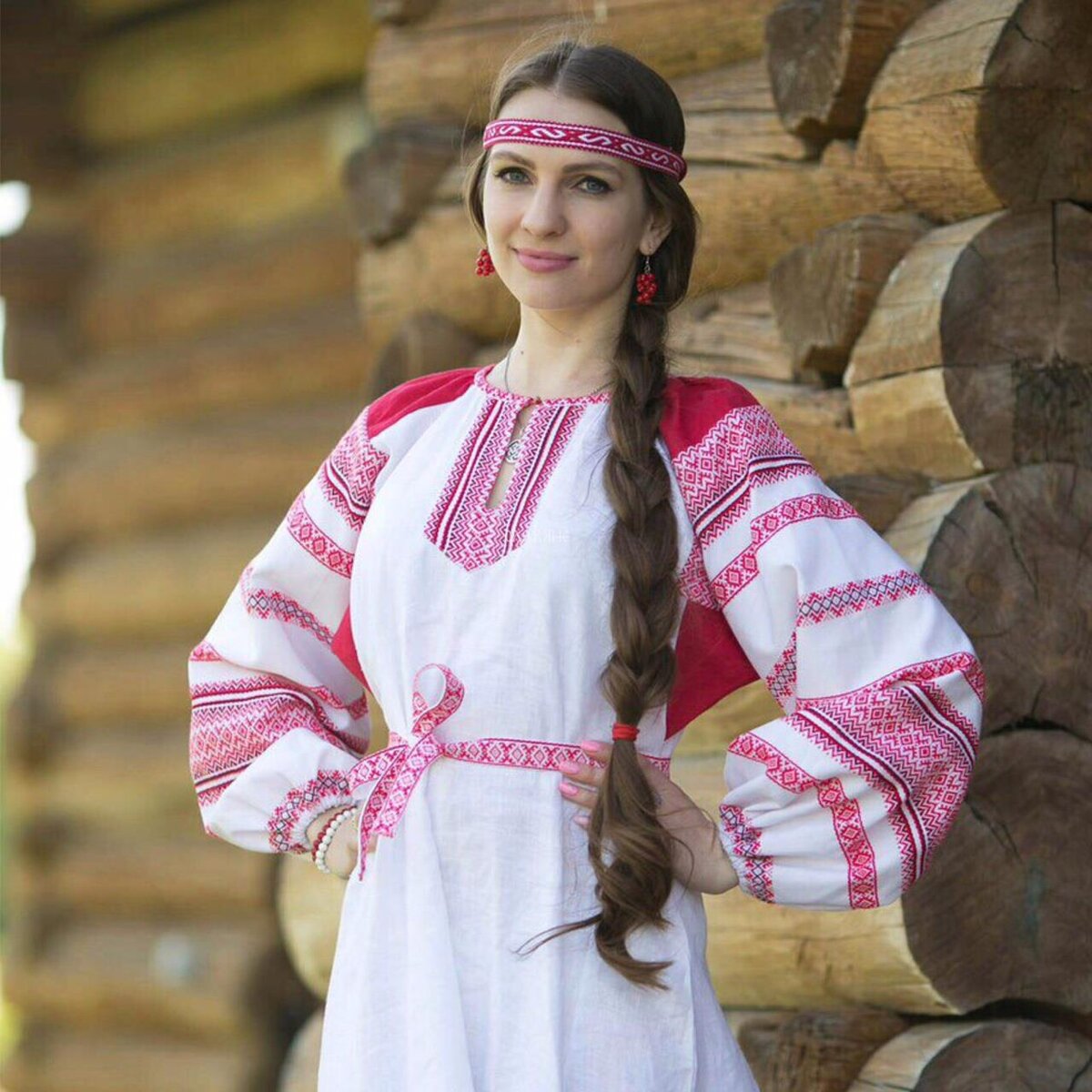 Girls in Slavic costumes in Caracas